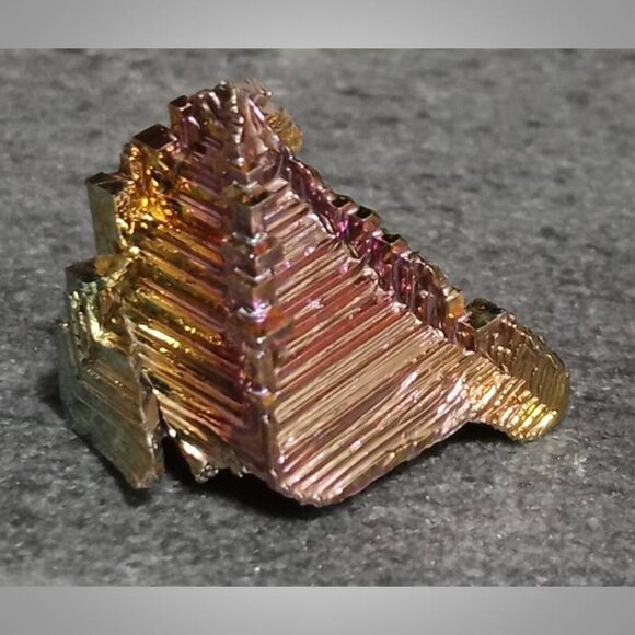 BISMUTH  mineral  CHAKRA : grounding : goals : focus : purification - Picture 5 of 6